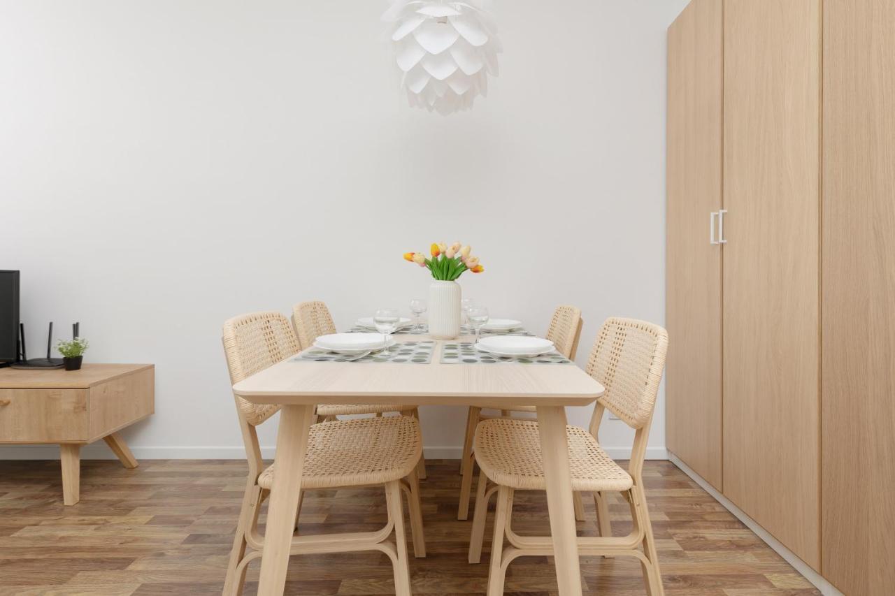 Stacja Wola Apartments With Parking By Noclegi Renters 华沙 外观 照片