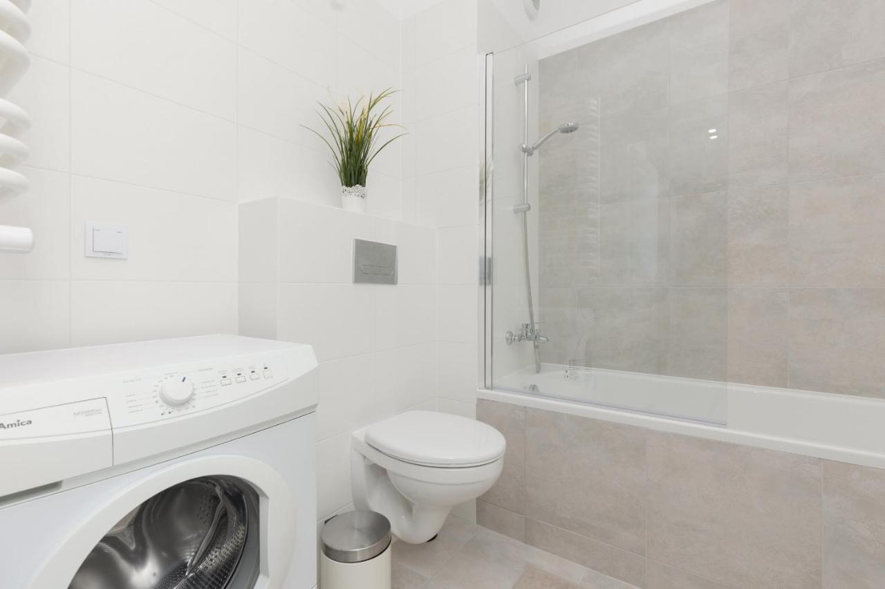 Stacja Wola Apartments With Parking By Noclegi Renters 华沙 外观 照片