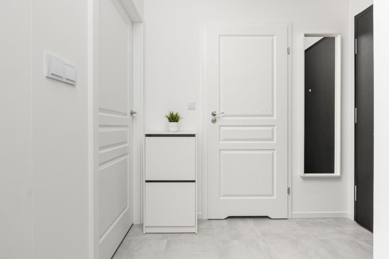 Stacja Wola Apartments With Parking By Noclegi Renters 华沙 外观 照片